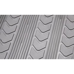 Set de 4 alfombrillas universales para coche en PVC negro. Antideslizantes, ajustables y fáciles de limpiar. Compatibles con el